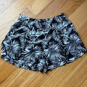 Women's Size 2 Black and White Palm Print Shorts